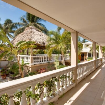 Iguana Reef Inn